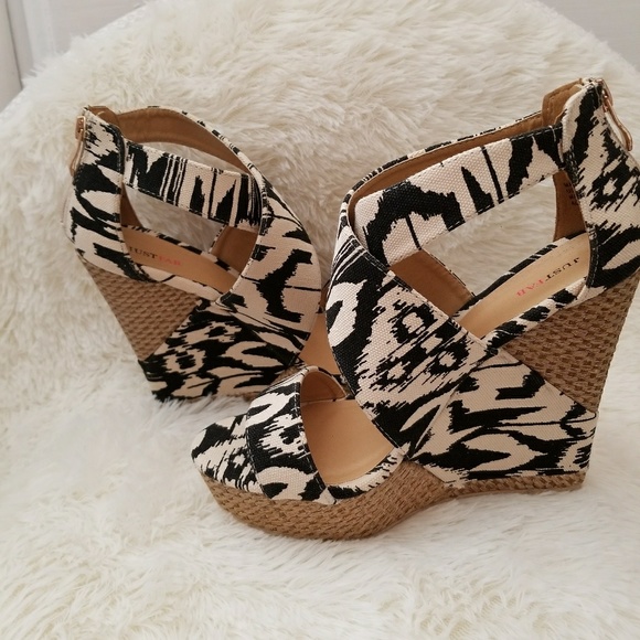 SOLD!! SUMMER WEDGES - Picture 4 of 4